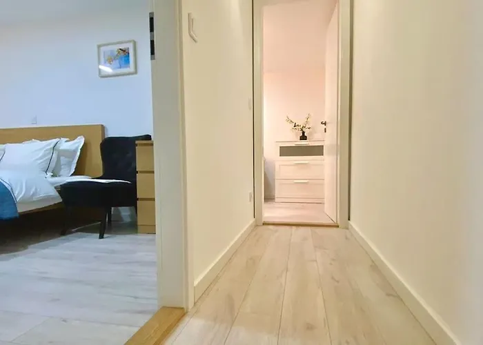 Cozy 3 Bedrooms Home At Center