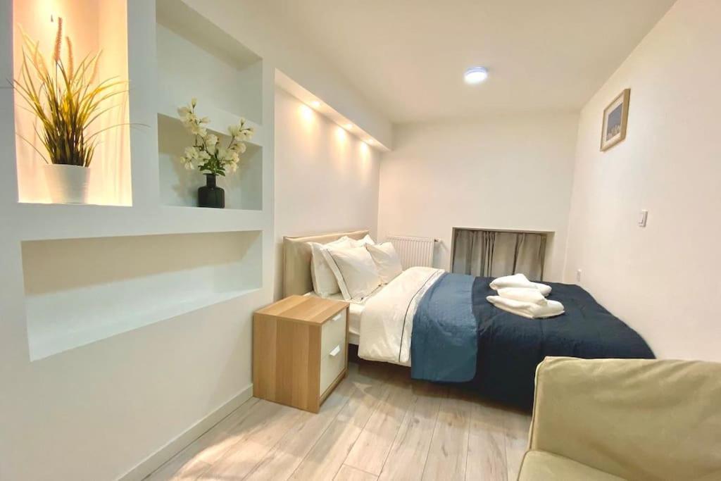 Cozy 3 Bedrooms At Center Apartment *
