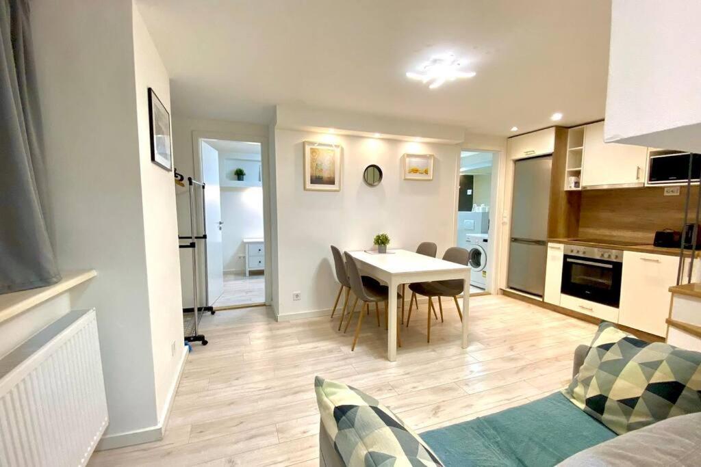 Apartment Cozy 3 Bedrooms At Center Budapest