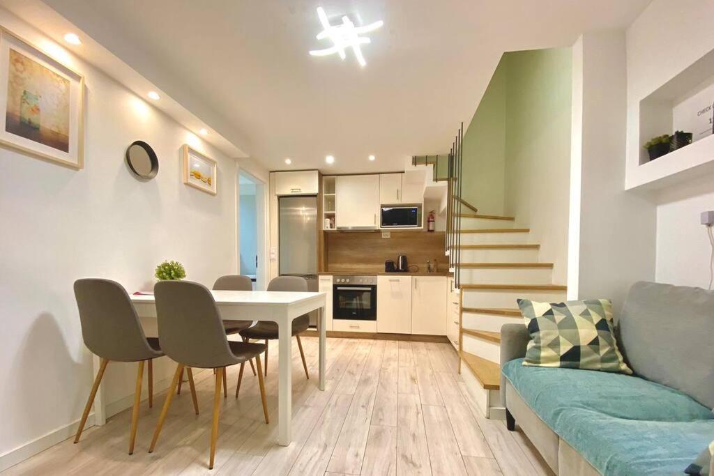 Cozy 3 Bedrooms At Center *